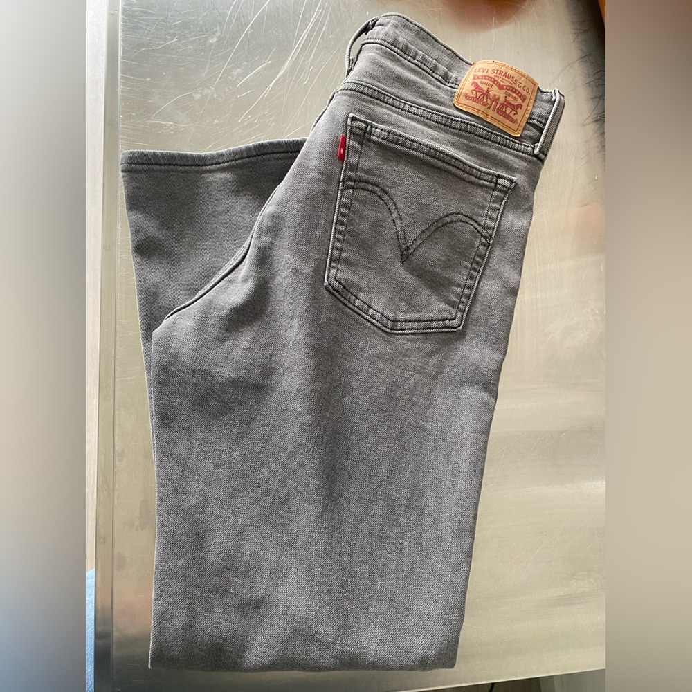 Levi’s wedgie, straight gray jeans